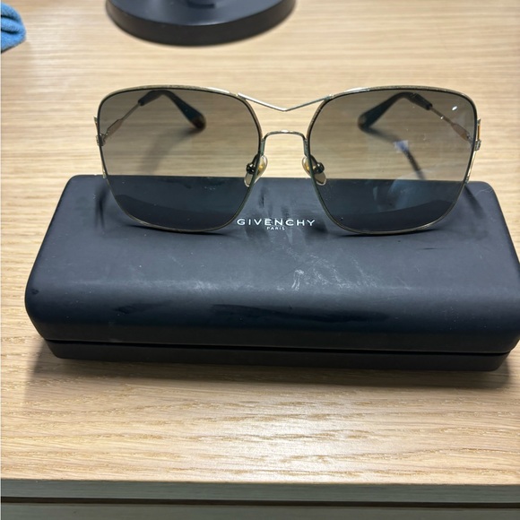 Givenchy Sunglasses Gold Frame made in Italy logo - Picture 13 of 17